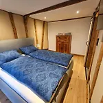 Hofis Gaestehaus Апартаменты *