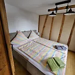 Hofis Gaestehaus 아파트
