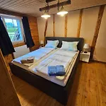 Hofis Gaestehaus 아파트
