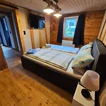Hofis Gaestehaus *