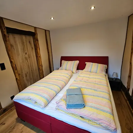 Hofis Gaestehaus Apartament Meuspath
