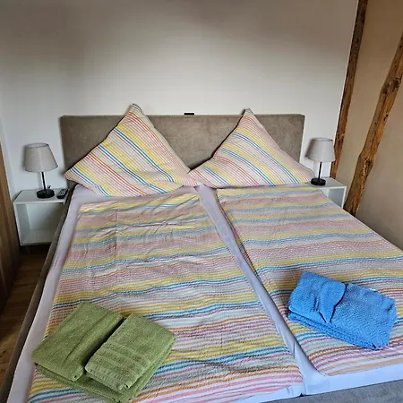 Hofis Gaestehaus Meuspath