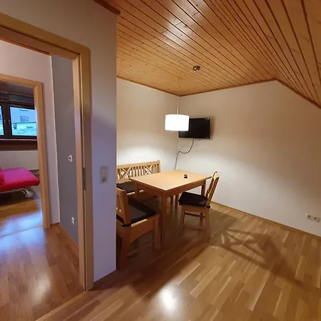 Hofis Gaestehaus * Meuspath